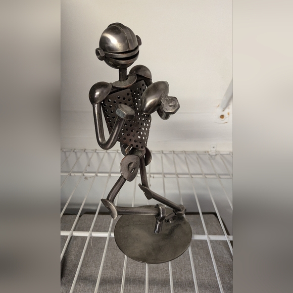Nuts & Bolts Metal Football Player Figurine BNWT - Picture 6 of 6